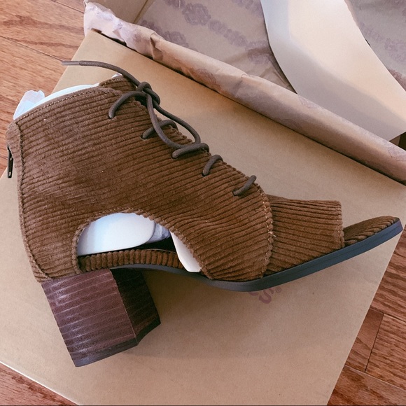 Band of Gypsies Amelia Booties - Picture 6 of 8